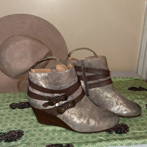 Sofft women’s boots 9 ankle booties sparkle tan buckles wedge comfy neutral - Picture 3 of 10